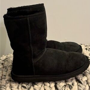 UGG Classic II Short Boots Size 8